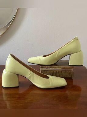 Dear Frances Box Pump - Green Apple